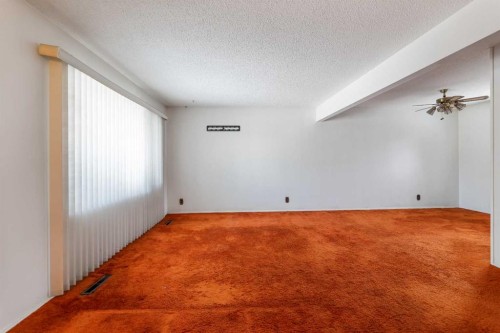 2618 46 Street Se, Calgary, AB - Indoor Photo Showing Other Room