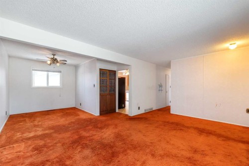2618 46 Street Se, Calgary, AB - Indoor Photo Showing Other Room