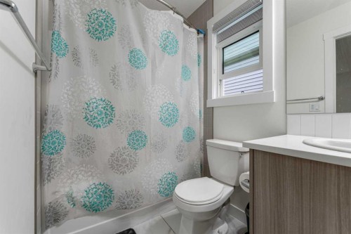 3222 Chinook Winds Drive Sw, Airdrie, AB - Indoor Photo Showing Bathroom