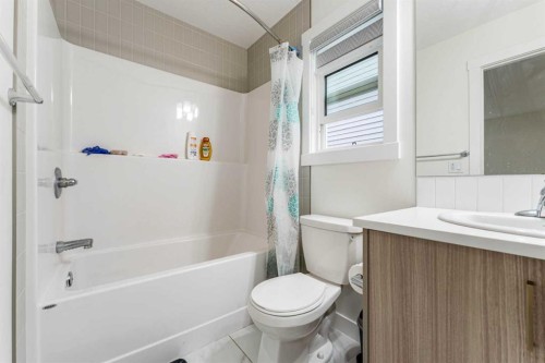 3222 Chinook Winds Drive Sw, Airdrie, AB - Indoor Photo Showing Bathroom
