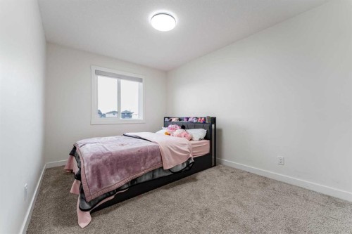 3222 Chinook Winds Drive Sw, Airdrie, AB - Indoor Photo Showing Bedroom
