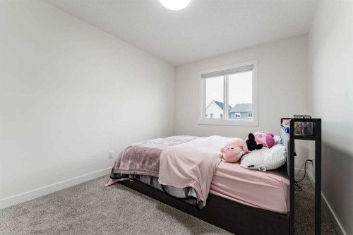 3222 Chinook Winds Drive Sw, Airdrie, AB - Indoor Photo Showing Bedroom