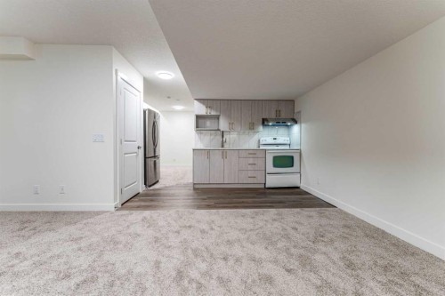 3222 Chinook Winds Drive Sw, Airdrie, AB - Indoor Photo Showing Kitchen