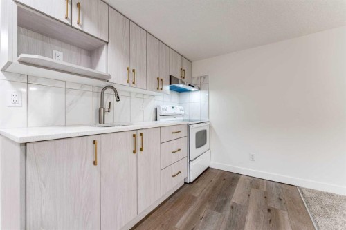 3222 Chinook Winds Drive Sw, Airdrie, AB - Indoor Photo Showing Kitchen