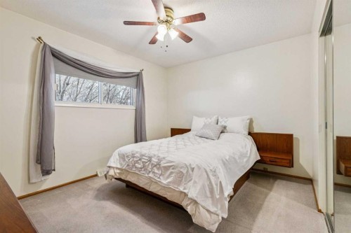 34 Atlanta Crescent Se, Calgary, AB - Indoor Photo Showing Bedroom