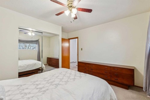34 Atlanta Crescent Se, Calgary, AB - Indoor Photo Showing Bedroom