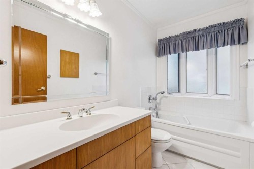 34 Atlanta Crescent Se, Calgary, AB - Indoor Photo Showing Bathroom