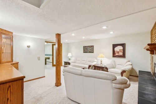 34 Atlanta Crescent Se, Calgary, AB - Indoor Photo Showing Living Room