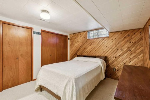 34 Atlanta Crescent Se, Calgary, AB - Indoor Photo Showing Bedroom