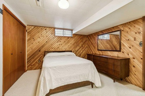 34 Atlanta Crescent Se, Calgary, AB - Indoor Photo Showing Bedroom