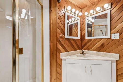 34 Atlanta Crescent Se, Calgary, AB - Indoor Photo Showing Bathroom