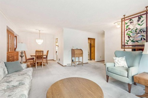 34 Atlanta Crescent Se, Calgary, AB - Indoor Photo Showing Living Room