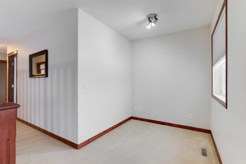 1409 Kings Heights Boulevard Se, Airdrie, AB - Indoor Photo Showing Other Room