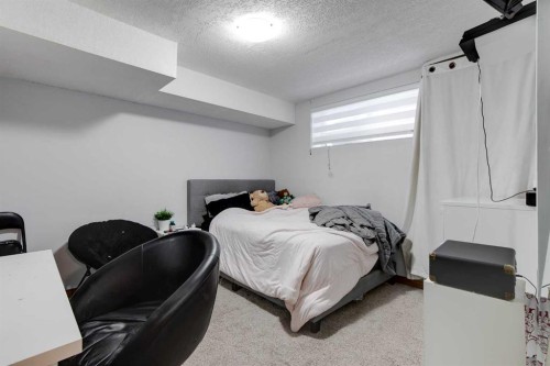 1409 Kings Heights Boulevard Se, Airdrie, AB - Indoor Photo Showing Bedroom