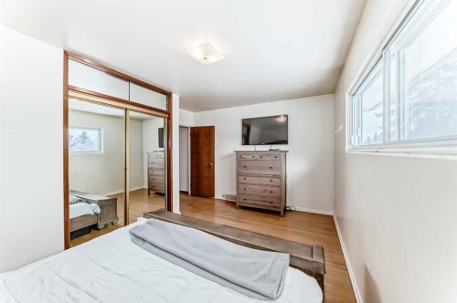 31 Fenton Road Se, Calgary, AB - Indoor Photo Showing Bedroom