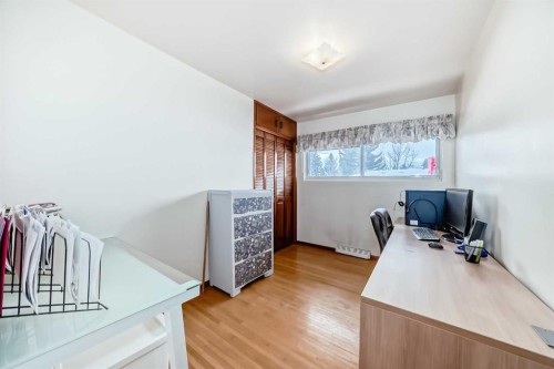 31 Fenton Road Se, Calgary, AB - Indoor Photo Showing Office