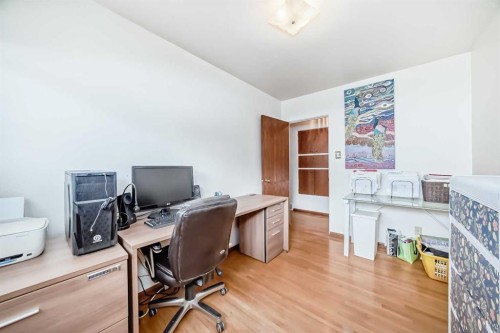 31 Fenton Road Se, Calgary, AB - Indoor Photo Showing Office