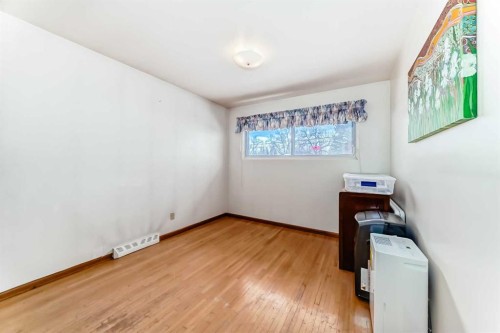 31 Fenton Road Se, Calgary, AB - Indoor Photo Showing Other Room