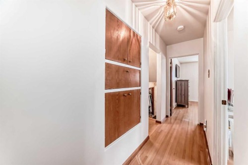 31 Fenton Road Se, Calgary, AB - Indoor Photo Showing Other Room