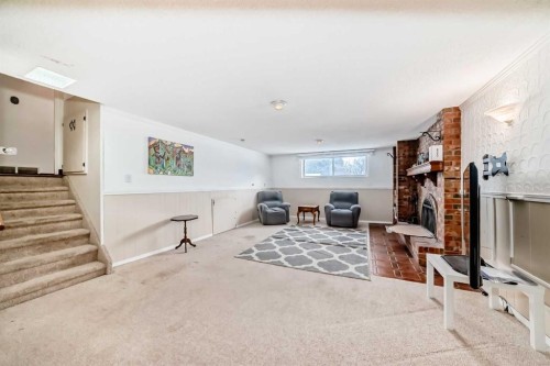 31 Fenton Road Se, Calgary, AB - Indoor Photo Showing Other Room