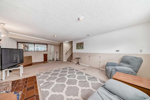 31 Fenton Road Se, Calgary, AB - Indoor
