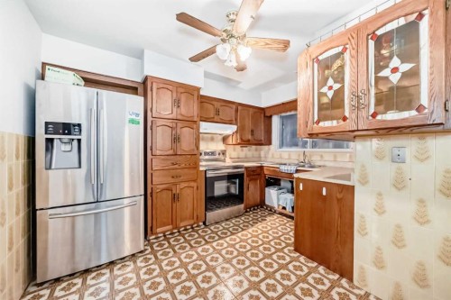 31 Fenton Road Se, Calgary, AB - Indoor Photo Showing Kitchen
