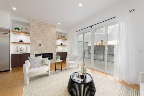 5003 21 Avenue Nw, Calgary, AB - Indoor Photo Showing Living Room
