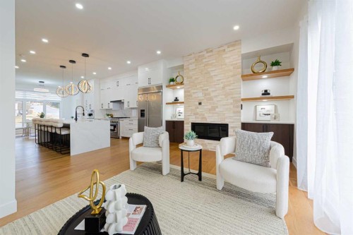 5003 21 Avenue Nw, Calgary, AB - Indoor Photo Showing Living Room