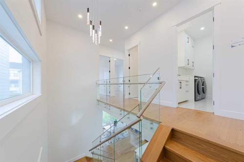 5003 21 Avenue Nw, Calgary, AB - Indoor Photo Showing Other Room