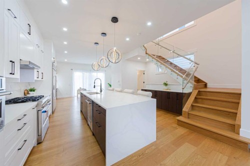 5003 21 Avenue Nw, Calgary, AB - Indoor Photo Showing Kitchen With Upgraded Kitchen