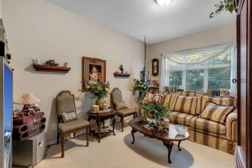 3206-3206 Lake Fraser Court Se, Calgary, AB - Indoor Photo Showing Living Room