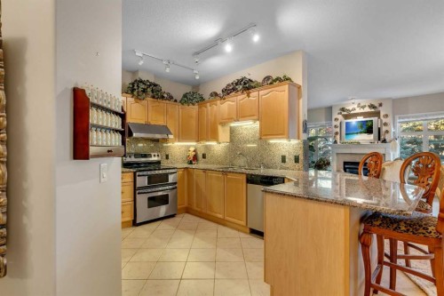 3206-3206 Lake Fraser Court Se, Calgary, AB - Indoor Photo Showing Kitchen With Upgraded Kitchen