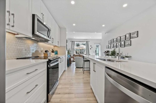 157 Les Jardins Park Se, Calgary, AB - Indoor Photo Showing Kitchen With Double Sink With Upgraded Kitchen