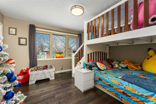 434205 32 Street East, Rural Foothills County, AB - Indoor Photo Showing Bedroom