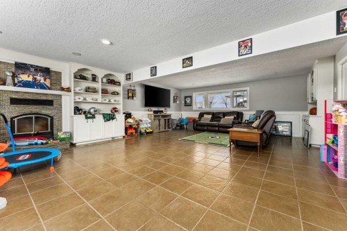 434205 32 Street East, Rural Foothills County, AB - Indoor With Fireplace
