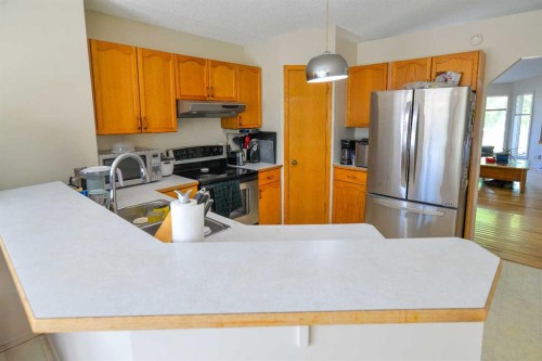 152 Valley Meadow Close Nw, Calgary, AB - Indoor Photo Showing Kitchen