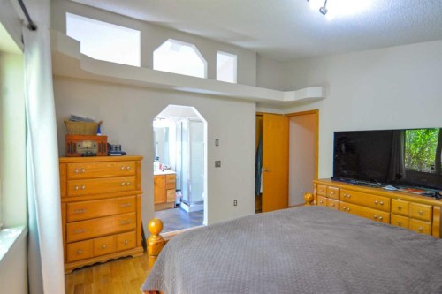 152 Valley Meadow Close Nw, Calgary, AB - Indoor Photo Showing Bedroom