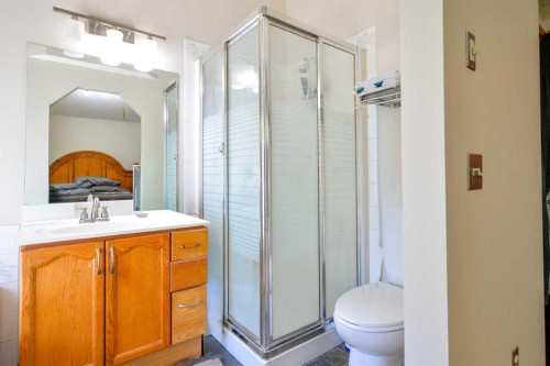 152 Valley Meadow Close Nw, Calgary, AB - Indoor Photo Showing Bathroom