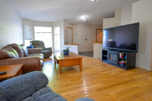 152 Valley Meadow Close Nw, Calgary, AB - Indoor Photo Showing Living Room