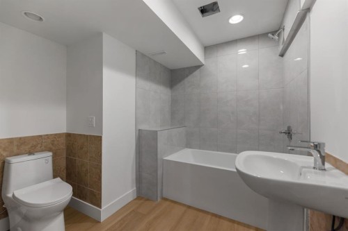 213 Tuscany  Ravine Close Nw, Calgary, AB - Indoor Photo Showing Bathroom