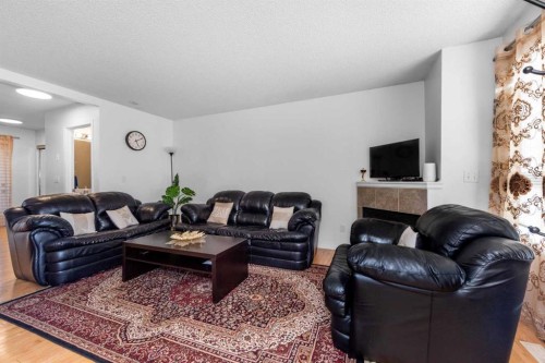 1001-111 Tarawood Lane Ne, Calgary, AB - Indoor Photo Showing Living Room