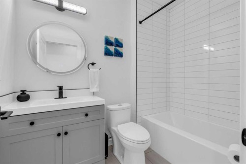 315 Wolf Creek Way Se, Calgary, AB - Indoor Photo Showing Bathroom