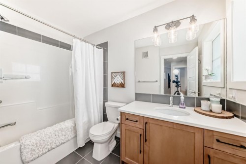 280 Precedence View, Cochrane, AB - Indoor Photo Showing Bathroom