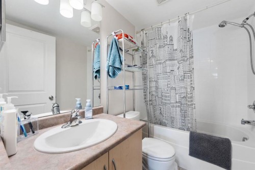 2218-505 Railway Street West, Cochrane, AB - Indoor Photo Showing Bathroom