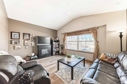51 Everstone Boulevard Sw, Calgary, AB - Indoor Photo Showing Living Room