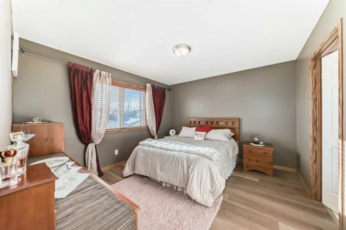 51 Everstone Boulevard Sw, Calgary, AB - Indoor Photo Showing Bedroom