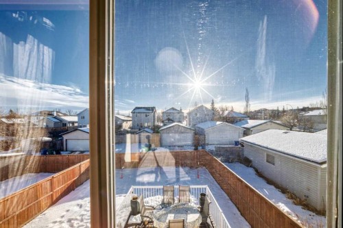 51 Everstone Boulevard Sw, Calgary, AB - Indoor Photo Showing Bathroom