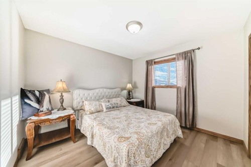 51 Everstone Boulevard Sw, Calgary, AB - Indoor Photo Showing Bedroom