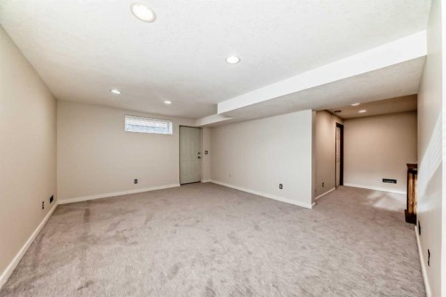 51 Everstone Boulevard Sw, Calgary, AB - Indoor