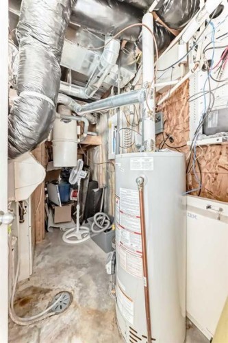 51 Everstone Boulevard Sw, Calgary, AB - Indoor Photo Showing Bathroom